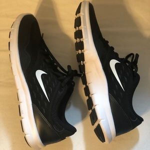 Black Nike Women’s Sneakers Size 8